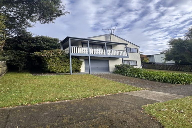 Photo of property in 21 Hartford Crescent, Totara Park, Upper Hutt, 5018