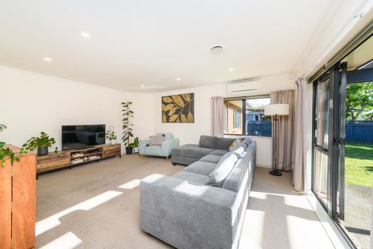 Photo of property in 12 Mana Place, Awapuni, Palmerston North, 4412