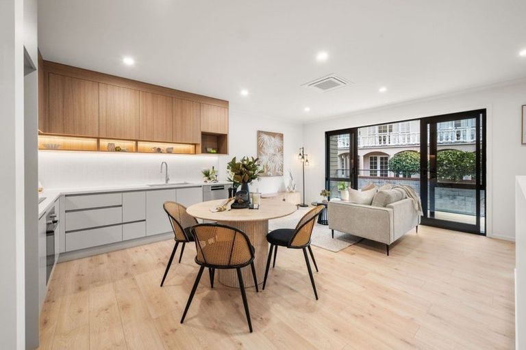 Photo of property in 143 Clarence Street, Hamilton Lake, Hamilton, 3204