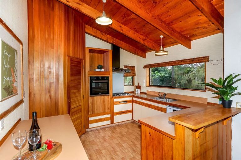 Photo of property in 6 Highlands Place, Highlands Park, New Plymouth, 4312