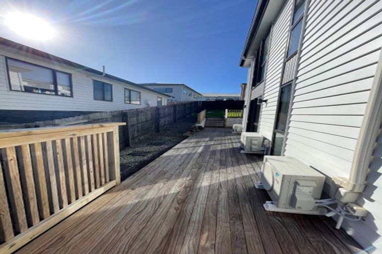 Photo of property in 4 Celestial Crescent, Orewa, 0931