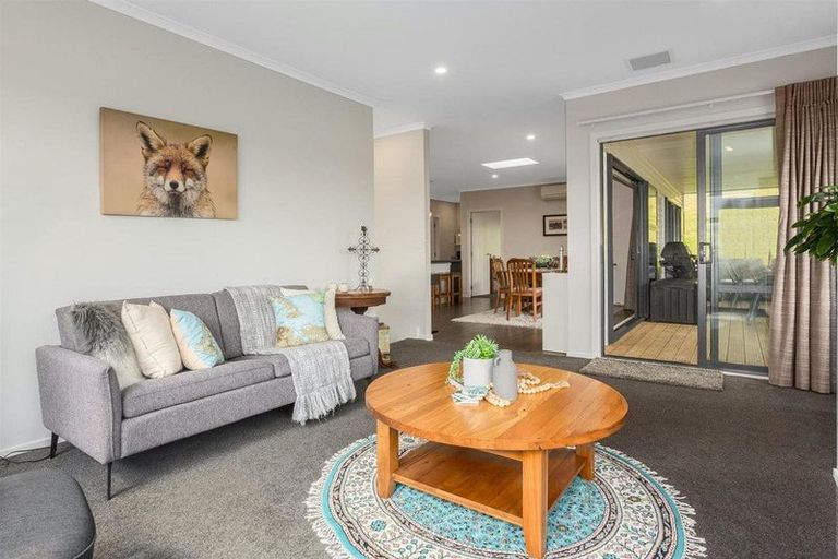 Photo of property in 12 Canary Way, Whitby, Porirua, 5024