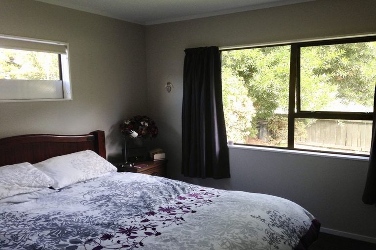 Photo of property in 6a Laredo Grove, Totara Park, Upper Hutt, 5018