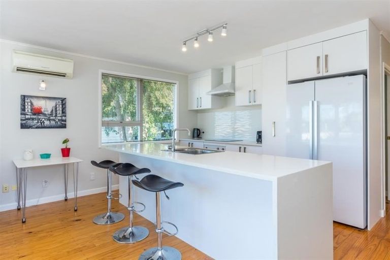 Photo of property in 79 Glamorgan Drive, Torbay, Auckland, 0630