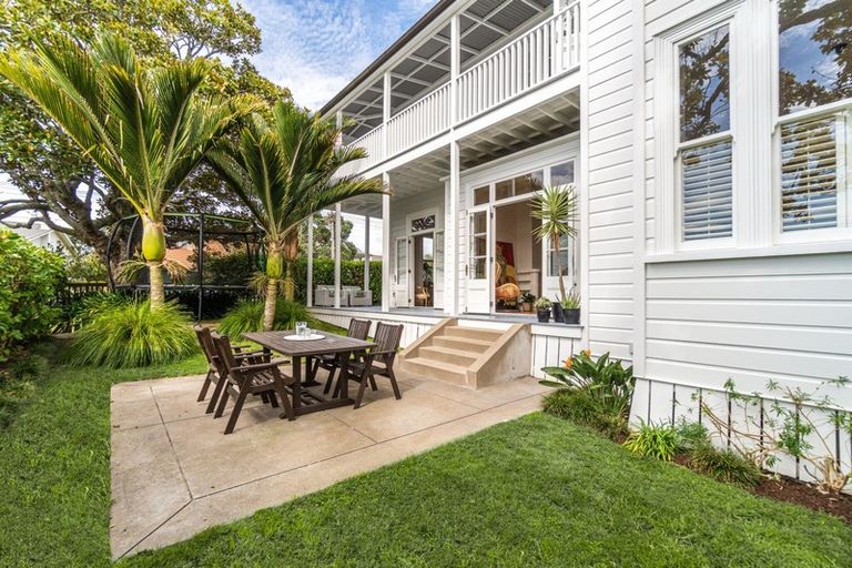 Photo of property in 75 Vauxhall Road, Devonport, Auckland, 0624