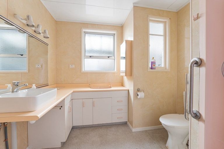 Photo of property in 1347 Devon Road, Brixton, Waitara, 4382