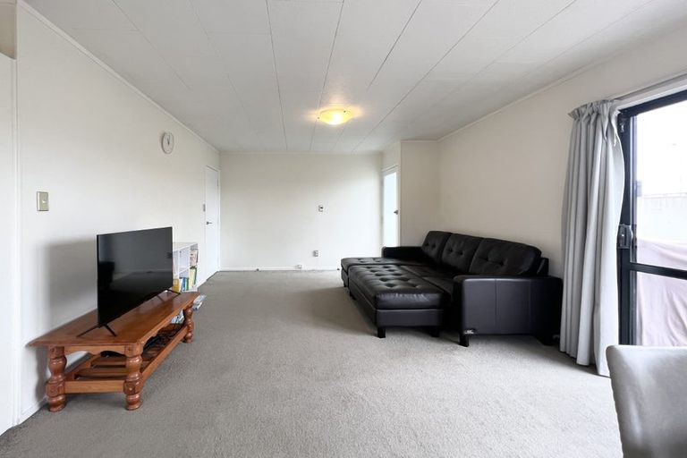 Photo of property in 2/7 Barbados Drive, Unsworth Heights, Auckland, 0632