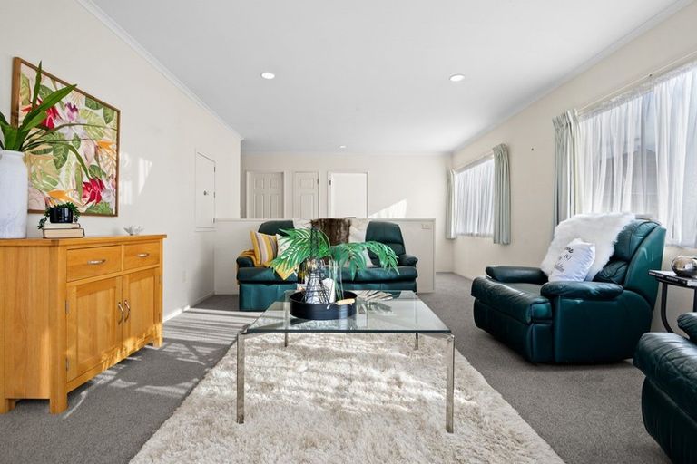 Photo of property in 1/33 Mellons Bay Road, Mellons Bay, Auckland, 2014