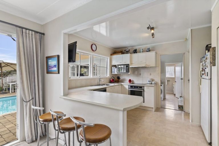 Photo of property in 85 Glenmore Road, Sunnyhills, Auckland, 2010