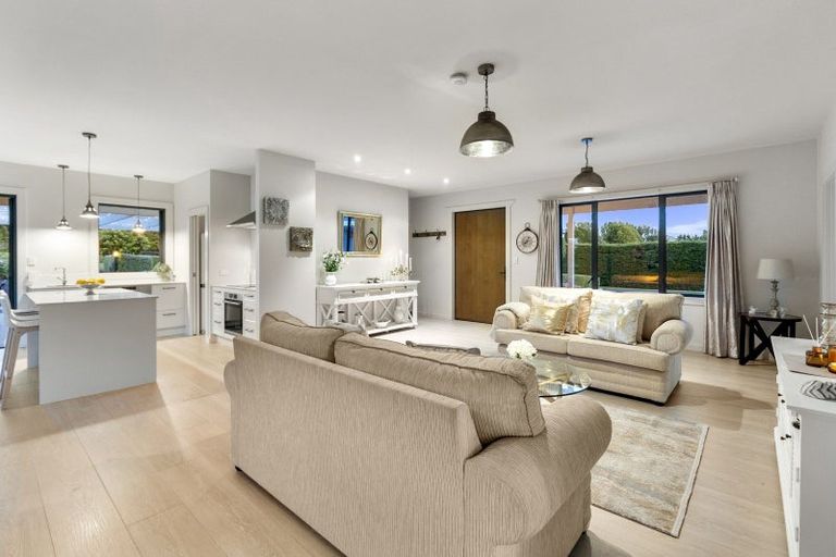 Photo of property in 24 Ellett Road West, Karaka, Papakura, 2580