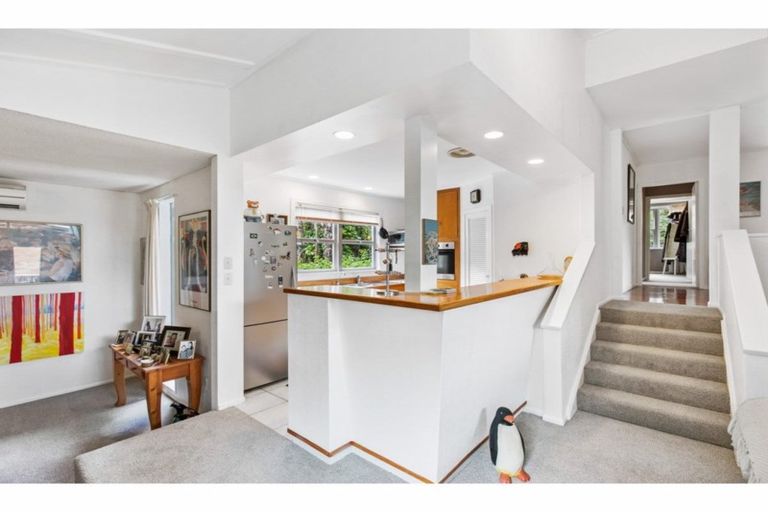 Photo of property in 75 Saddleback Rise, Murrays Bay, Auckland, 0630