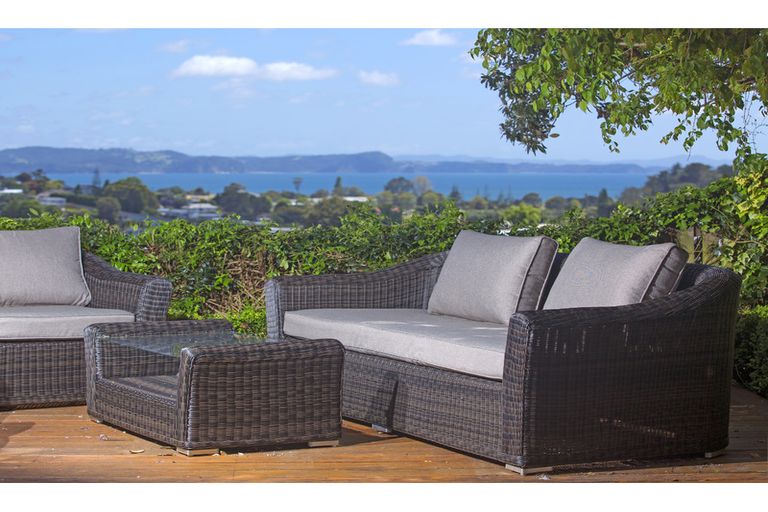 Photo of property in 3/39 Wade River Road, Stanmore Bay, Whangaparaoa, 0932