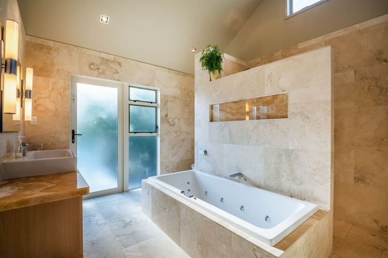 Photo of property in 138-140 Onetaunga Road, Chatswood, Auckland, 0626