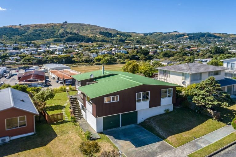 Photo of property in 13 Rembrandt Avenue, Tawa, Wellington, 5028