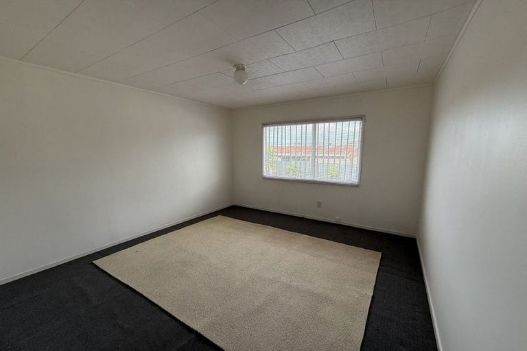 Photo of property in 190 Universal Drive, Henderson, Auckland, 0610