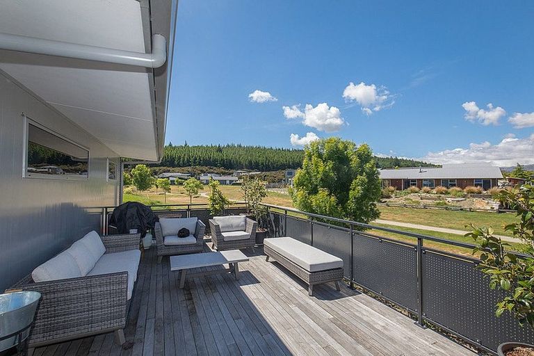 Photo of property in 48 Minaret Ridge, Wanaka, 9305