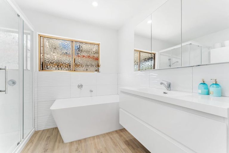 Photo of property in 17 Zealandia Road, Manly, Whangaparaoa, 0930