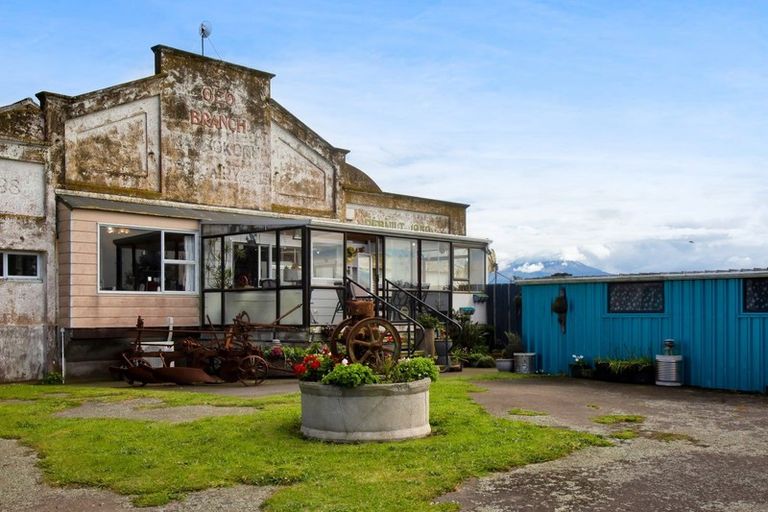 Photo of property in 2604 South Road, Otakeho, Hawera, 4678