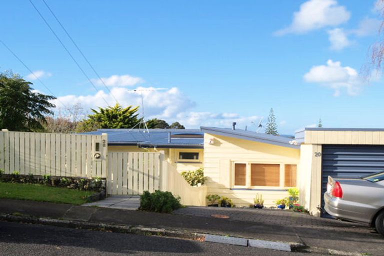 Photo of property in 20 Montgomery Crescent, Cockle Bay, Auckland, 2014