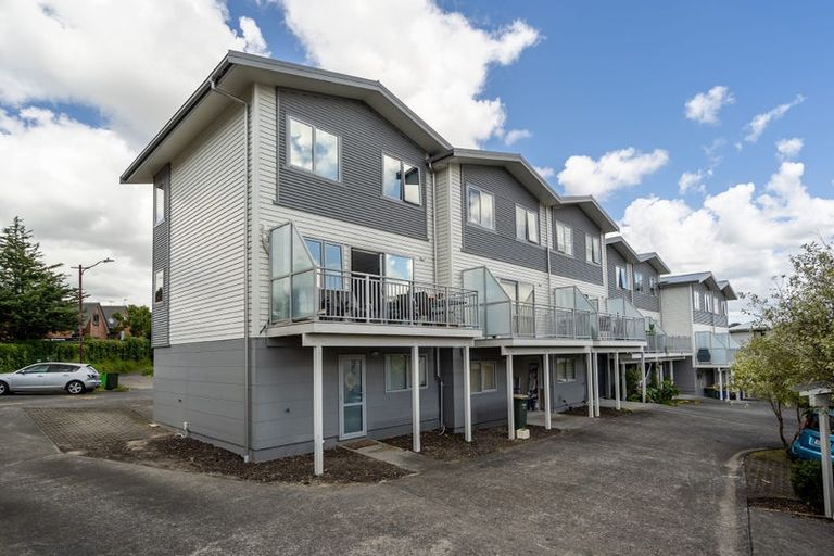 Photo of property in 7/15 Andersons Road, Oteha, Auckland, 0632