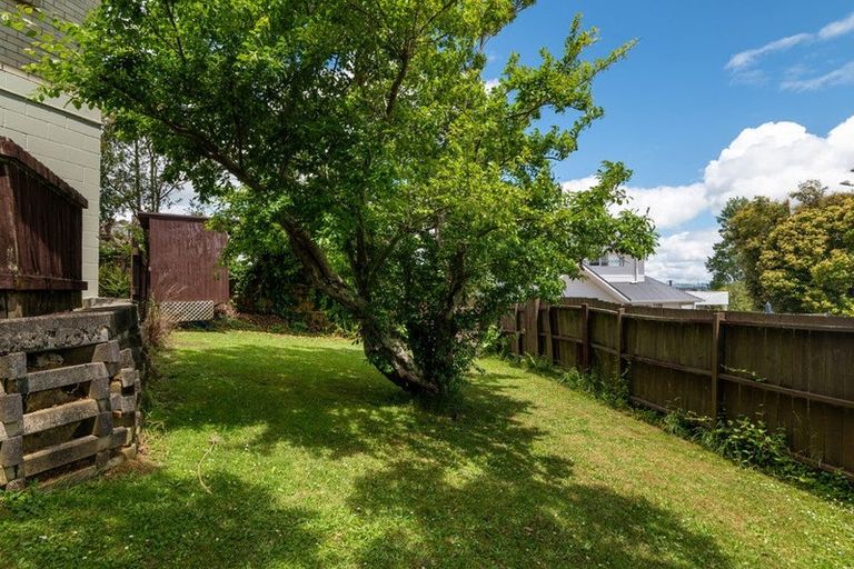 Photo of property in 254a East Coast Road, Forrest Hill, Auckland, 0620