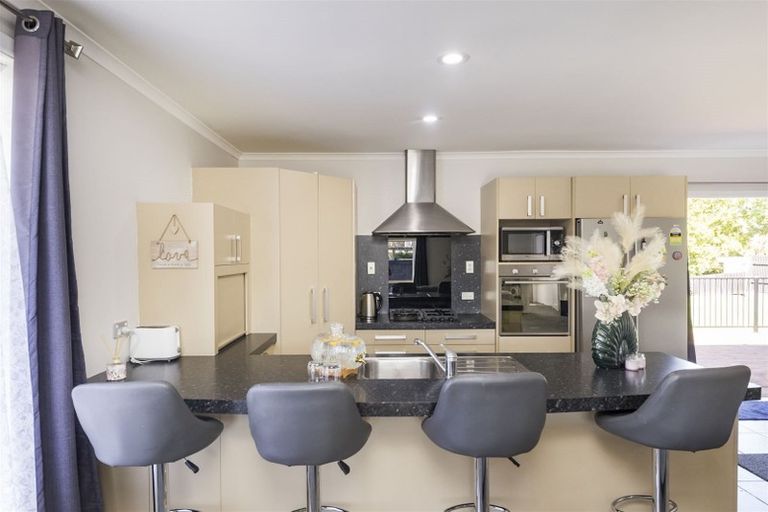Photo of property in 14 Lewis Place, Highbury, Palmerston North, 4412