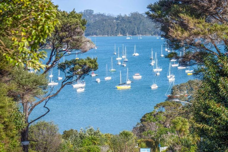 Photo of property in 18 Brind Road, Russell, 0202