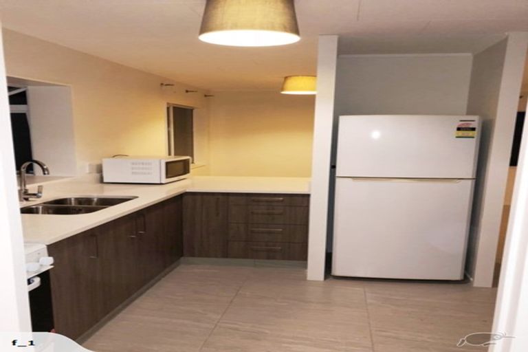 Photo of property in 11 Kearney Place, Massey, Auckland, 0614