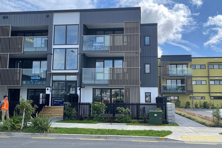 Photo of property in 1/5g Dishys Road, Flat Bush, Auckland, 2019