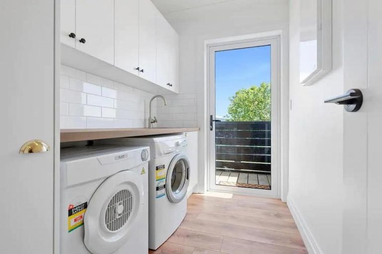 Photo of property in 43 Donnelly Street, Oakura, 4314