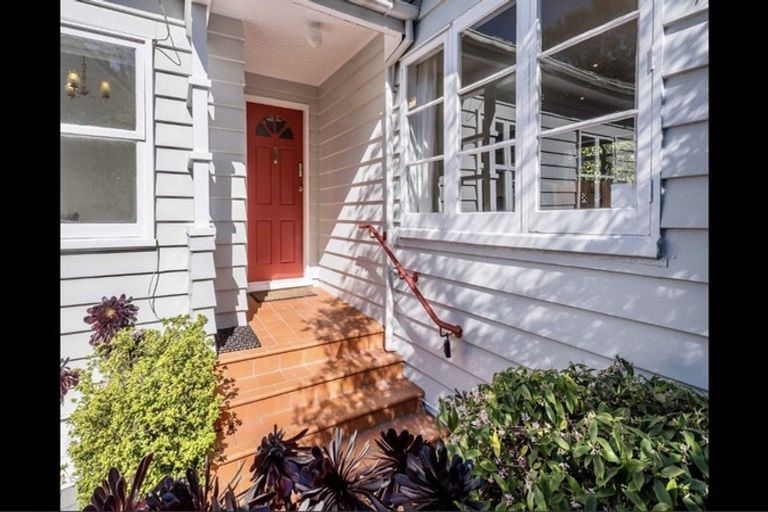 Photo of property in 6 Station Road, Khandallah, Wellington, 6035