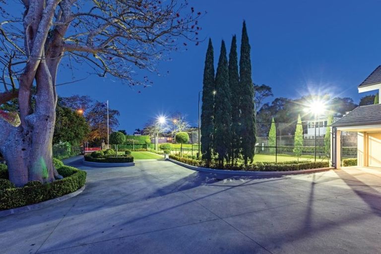 Photo of property in 286 Hurstmere Road, Takapuna, Auckland, 0622