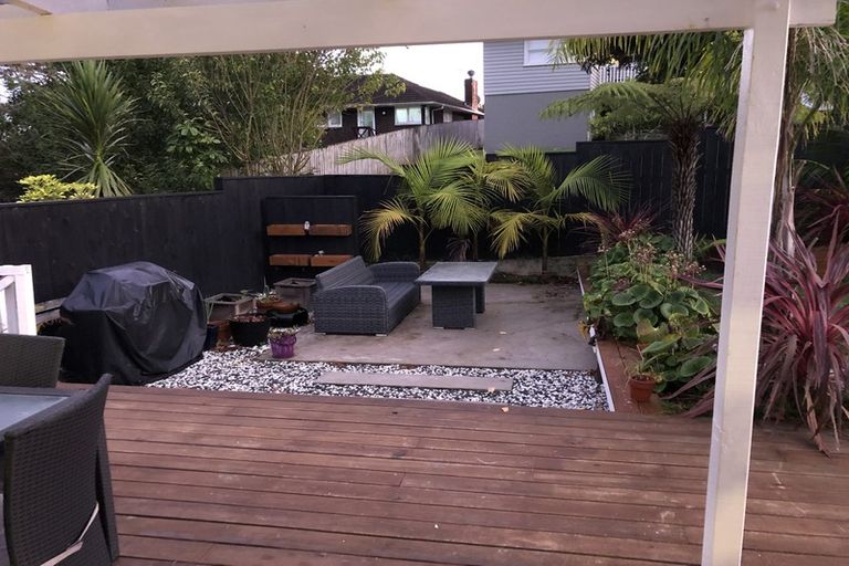 Photo of property in 58 Saffron Street, Birkdale, Auckland, 0626