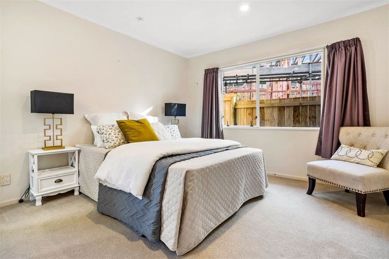 Photo of property in 18 Kearney Place, Massey, Auckland, 0614