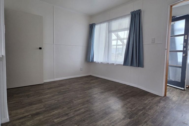 Photo of property in 8a-8b Devon Place, Cannons Creek, Porirua, 5024