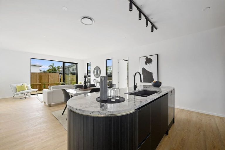 Photo of property in 7/5 Lemon Grove Lane, Greenhithe, Auckland, 0632