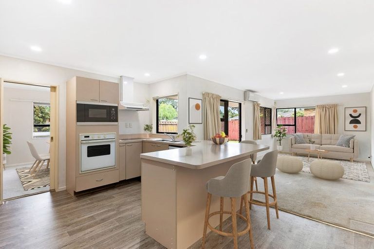 Photo of property in 44 Golfland Drive, Golflands, Auckland, 2013