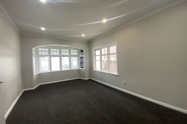 Photo of property in 230 Oriental Parade, Oriental Bay, Wellington, 6011