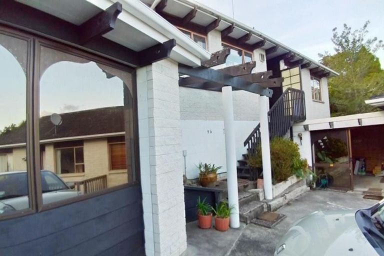 Photo of property in 2/9 Seaton Road, Murrays Bay, Auckland, 0630