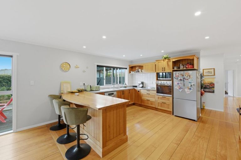 Photo of property in 82 Wairau Road, Oakura, 4314