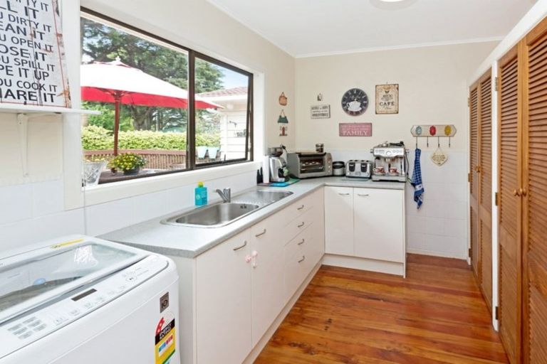 Photo of property in 9 Walpole Avenue, Hillpark, Auckland, 2102