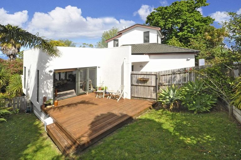 Photo of property in 2/710 East Coast Road, Milford, Auckland, 0620