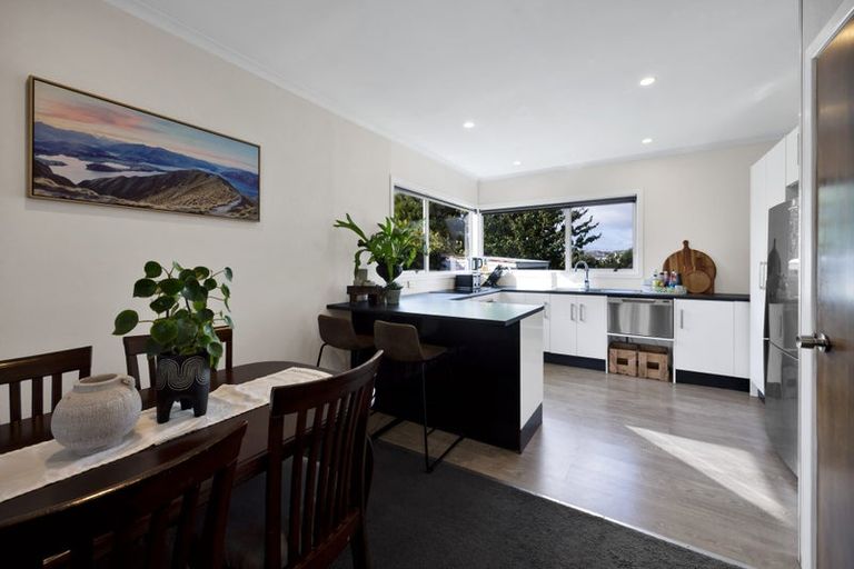 Photo of property in 191 Seaview Road, Westown, New Plymouth, 4310