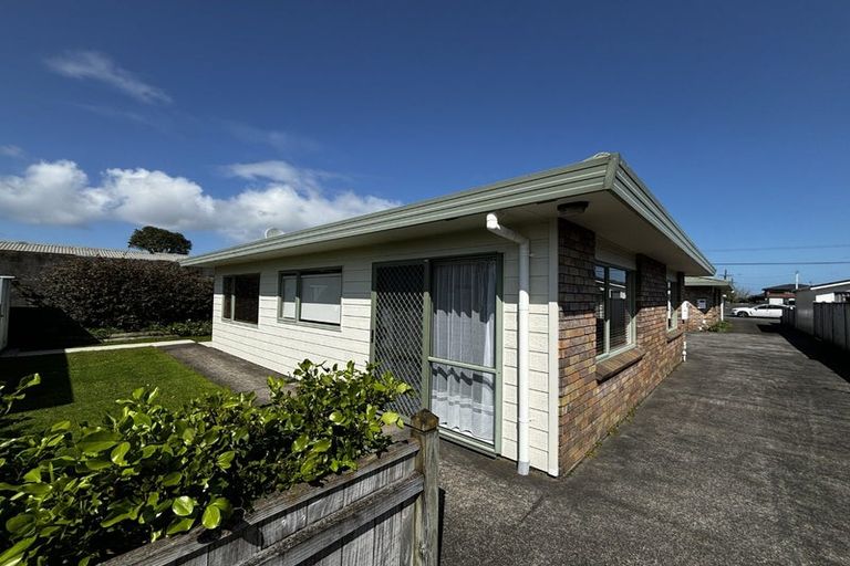 Photo of property in 2/219 Mangorei Road, Merrilands, New Plymouth, 4312