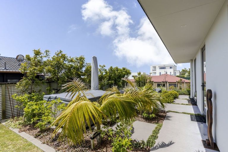 Photo of property in 8 Kowhai Street, Strandon, New Plymouth, 4312