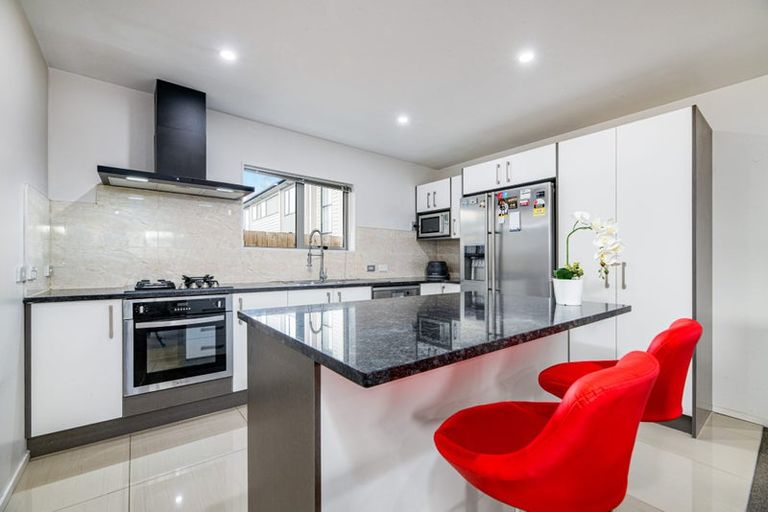 Photo of property in 110a Royal Road, Massey, Auckland, 0614