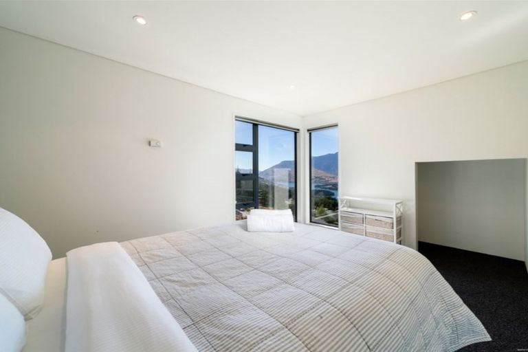 Photo of property in 9 Vanda Place, Fernhill, Queenstown, 9300