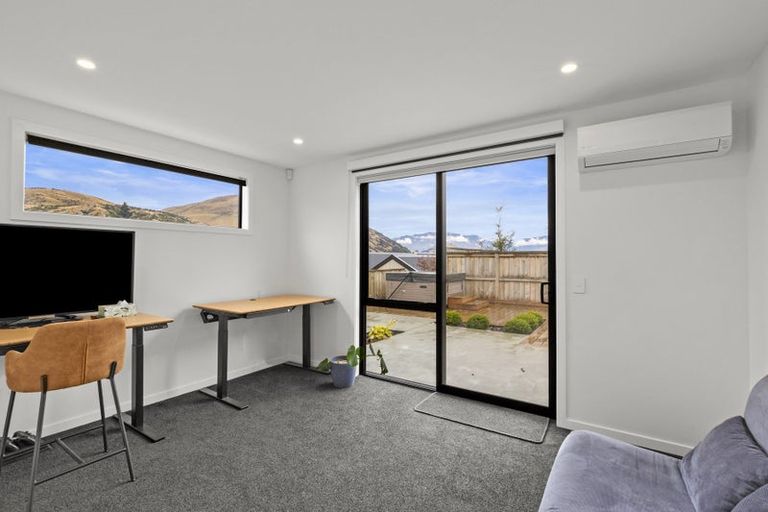 Photo of property in 48 Shepherd Road, Jacks Point, Queenstown, 9371