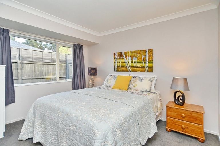 Photo of property in 5 Amoka Crescent, Parklands, Christchurch, 8083