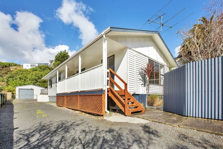 Photo of property in 2 Harold Grove, Stokes Valley, Lower Hutt, 5019